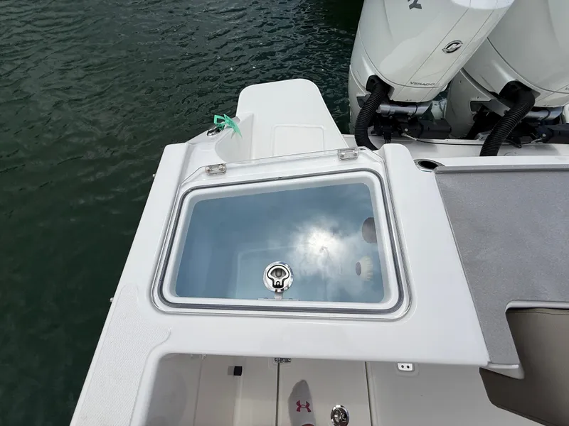 Slide: The Image of Boston Whaler 330 Vantage 2027 - 31