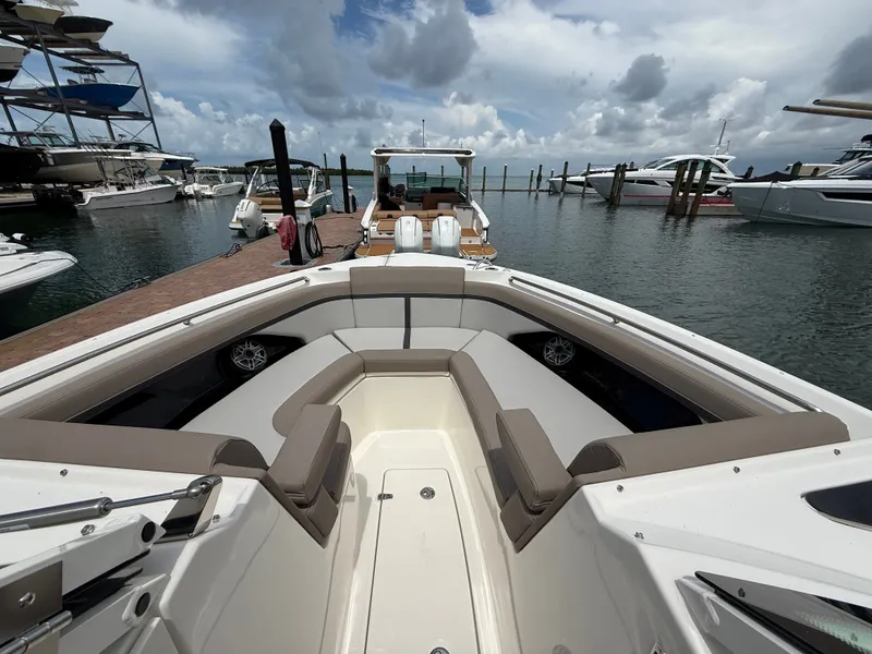 Slide: The Image of Boston Whaler 330 Vantage 2027 - 6