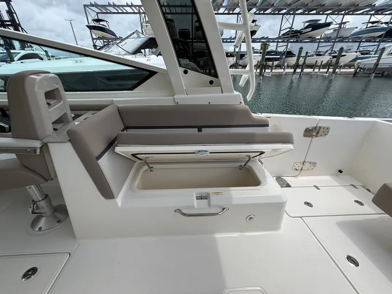 Slide: The Image of Boston Whaler 330 Vantage 2027 - 29