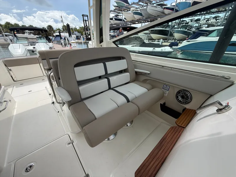 Slide: The Image of Boston Whaler 330 Vantage 2027 - 15
