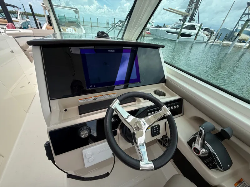 Slide: The Image of Boston Whaler 330 Vantage 2027 - 12