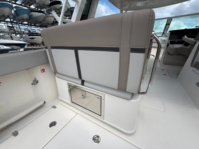 Slide: The Image of Boston Whaler 330 Vantage 2027 - 28