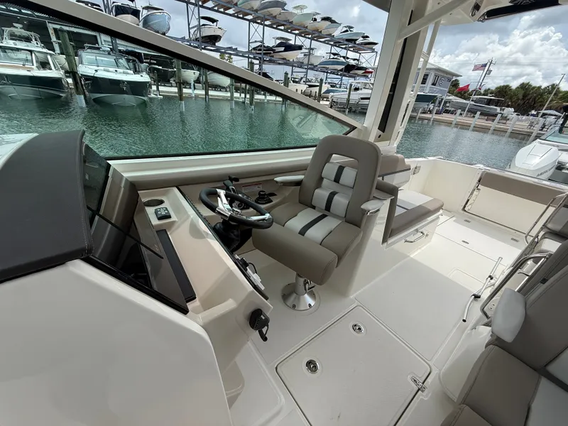 Slide: The Image of Boston Whaler 330 Vantage 2027 - 10