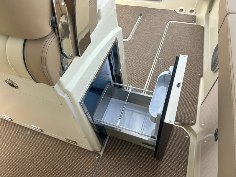 Slide: The Image of Chris-Craft Catalina 31 2027 - 8