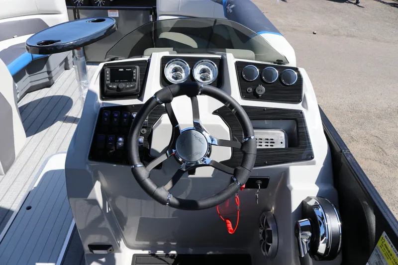 Slide: The Image of Cockpit of SunChaser Geneva Sport 23 SB DH 2025. - 15