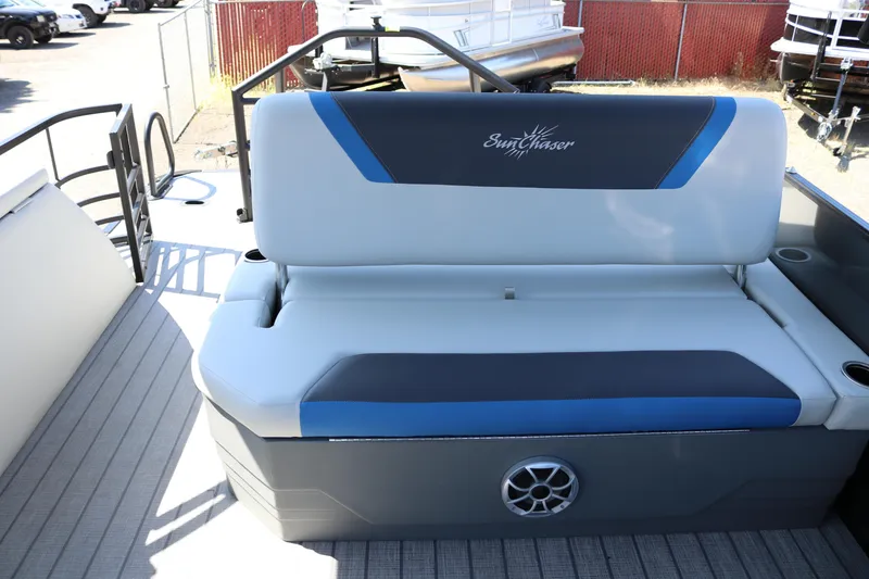 The Image of SunChaser Geneva Sport 23 SB DH 2025 pontoon boat seating. - 18