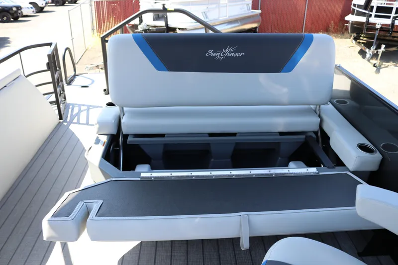 Slide: The Image of SunChaser Geneva Sport 23 SB DH 2025 with foldable seat. - 19