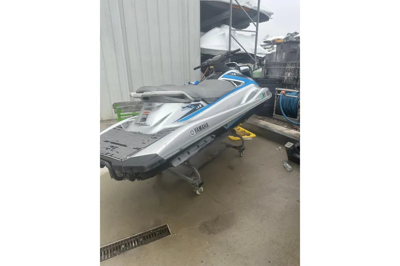Slide: The Image of 2015 Yamaha WaveRunner VX Deluxe in storage, silver and blue, on a stand. - 4