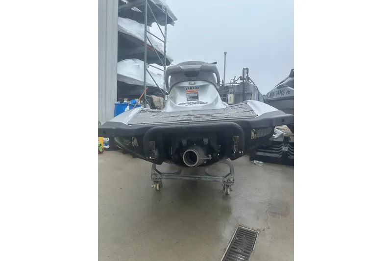 Slide: The Image of 2015 Yamaha WaveRunner VX Deluxe on a wet dock, rear view. - 6