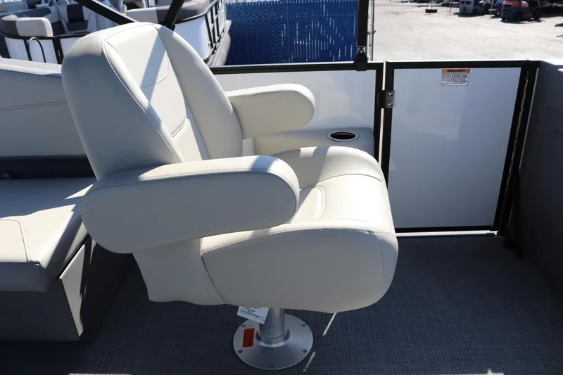The Image of Luxurious white captain's chair on 2025 SunChaser Lucerne 20 LR DH boat. - 14