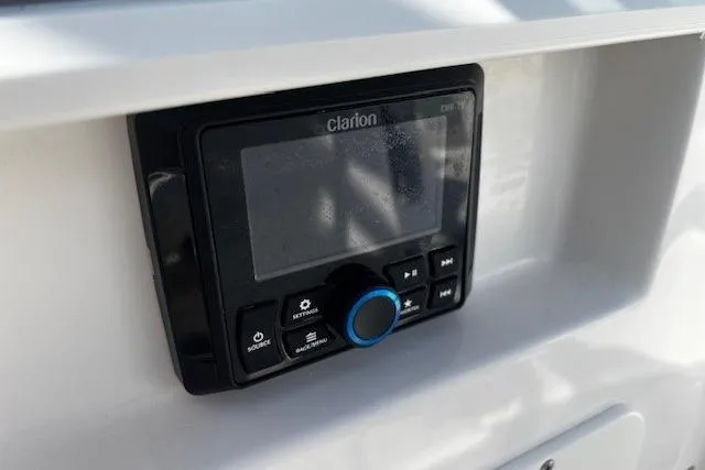 Slide: The Image of 2023 Chaparral 21 SSi boat stereo system with Clarion control panel. - 30