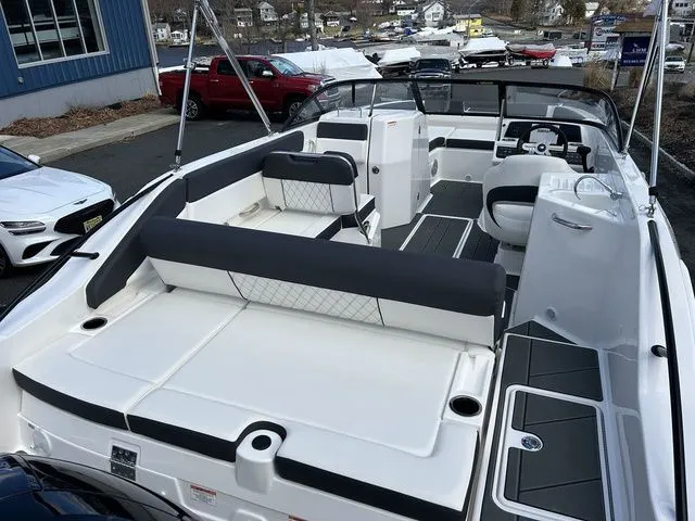 Slide: The Image of Bayliner D22 2026 - 10