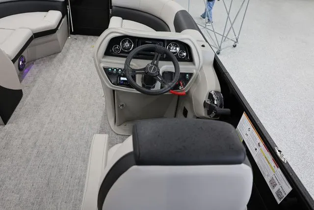 Slide: The Image of South Bay LE 224 RS 2.75 JAWS EDITION TRITOON 2026 - 14