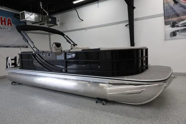 Slide: The Image of South Bay LE 224 RS 2.75 JAWS EDITION TRITOON 2026 - 4