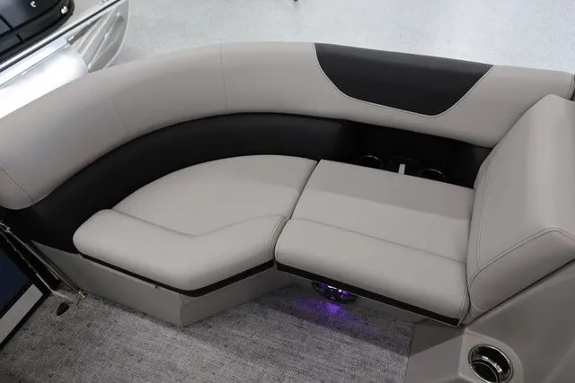 Slide: The Image of South Bay LE 224 RS 2.75 JAWS EDITION TRITOON 2026 - 20