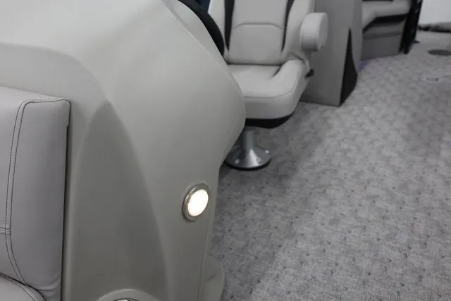 Slide: The Image of South Bay LE 224 RS 2.75 JAWS EDITION TRITOON 2026 - 24