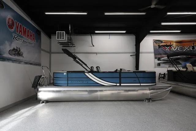 Slide: The Image of South Bay LE 224 RS 2.75 JAWS EDITION TRITOON 2026 - 3