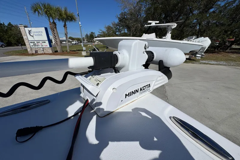 Slide: The Image of 2023 Sea Hunt BX 22 BR with Minn Kota Terrova trolling motor at Grander Marine. - 21