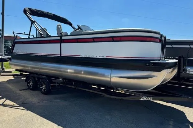 Slide: The Image of 2024 Viaggio Lago X22Q pontoon boat on trailer, sleek design, sunny day. - 9