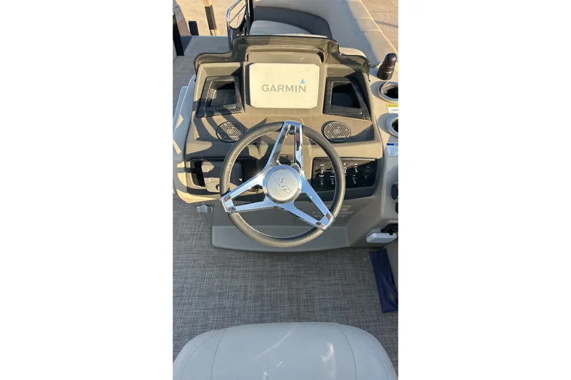 Slide: The Image of Steering console of 2024 Silver Wave 2410 SW3 RLP boat with Garmin display. - 5