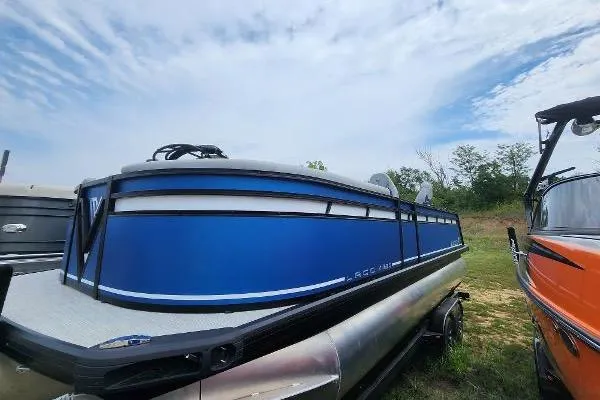 The Image of Viaggio Lago X22Q 2024 - undefined