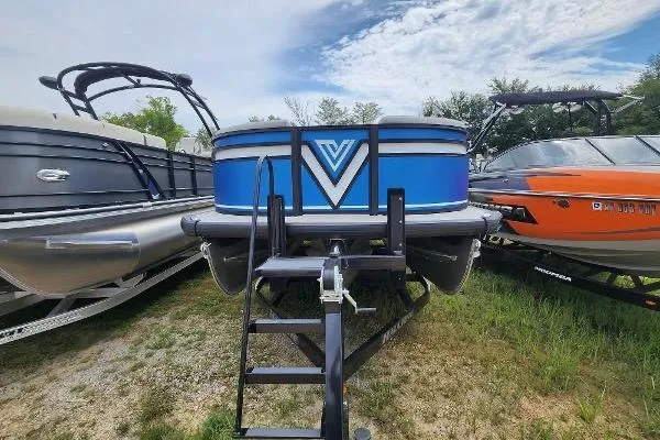 Slide: The Image of 2024 Viaggio Lago X22Q pontoon boat displayed outdoors with blue and silver accents. - 4