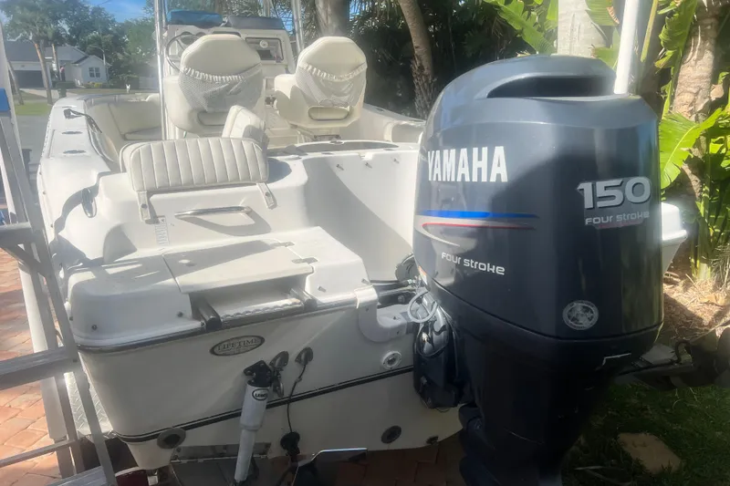 Slide: The Image of 2008 NauticStar 2000 Offshore boat with Yamaha 150 four-stroke engine. - 13