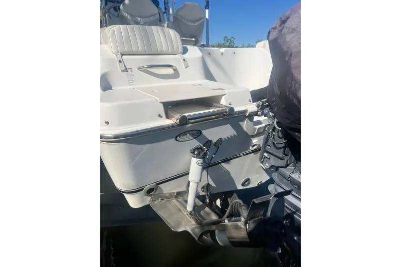 Slide: The Image of 2008 NauticStar 2000 Offshore boat stern with motor and seating. - 4