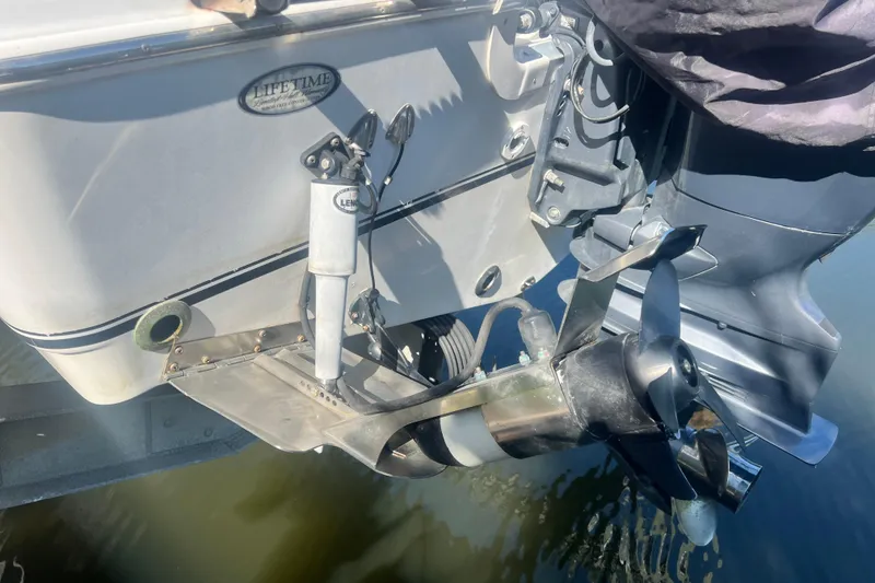 Slide: The Image of 2008 NauticStar 2000 Offshore boat with outboard motor and propeller detail. - 5