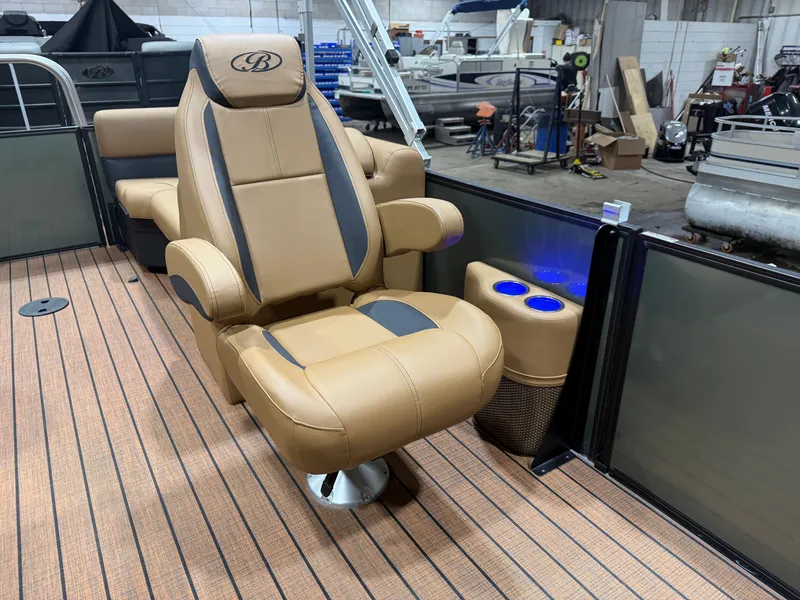 Slide: The Image of Bentley Pontoons Legacy 223 Navigator DL Quad Lounge Tritoon & Honda 4-Stroke EFI 2026 - 10