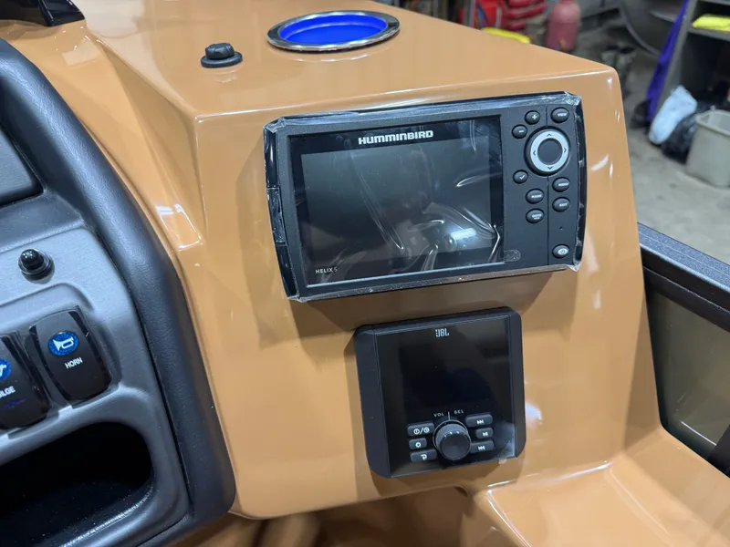 Slide: The Image of Bentley Pontoons Legacy 223 Navigator DL Quad Lounge Tritoon & Honda 4-Stroke EFI 2026 - 15