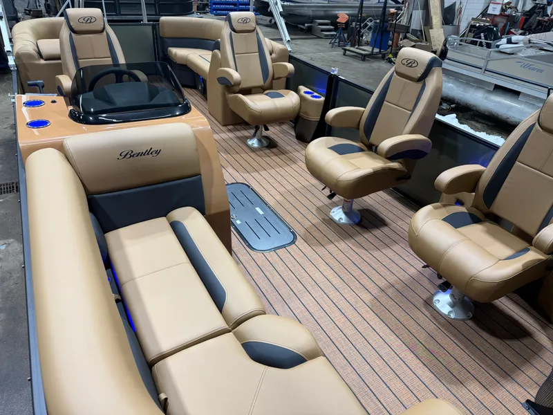 Slide: The Image of Bentley Pontoons Legacy 223 Navigator DL Quad Lounge Tritoon & Honda 4-Stroke EFI 2026 - 29