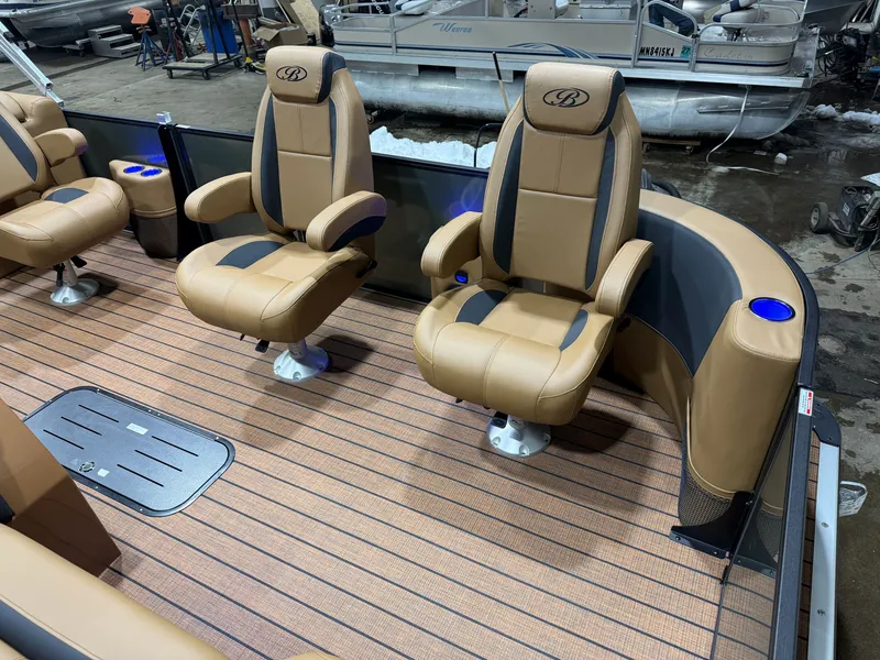 Slide: The Image of Bentley Pontoons Legacy 223 Navigator DL Quad Lounge Tritoon & Honda 4-Stroke EFI 2026 - 30