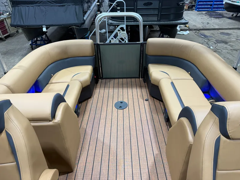 Slide: The Image of Bentley Pontoons Legacy 223 Navigator DL Quad Lounge Tritoon & Honda 4-Stroke EFI 2026 - 32
