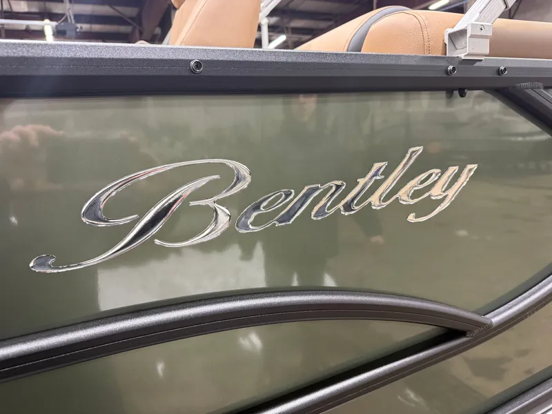 Slide: The Image of Bentley Pontoons Legacy 223 Navigator DL Quad Lounge Tritoon & Honda 4-Stroke EFI 2026 - 40