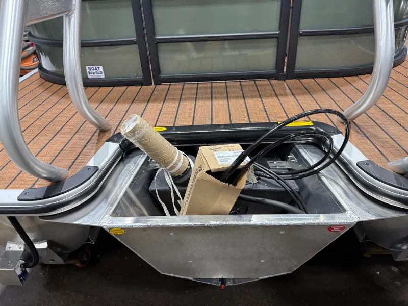 Slide: The Image of Bentley Pontoons Legacy 223 Navigator DL Quad Lounge Tritoon & Honda 4-Stroke EFI 2026 - 42