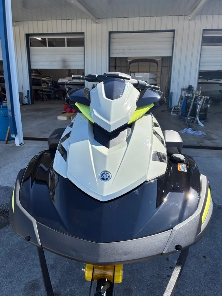 Slide: The Image of Yamaha VX Cruiser H.O. w/ Audio 2026 - 5