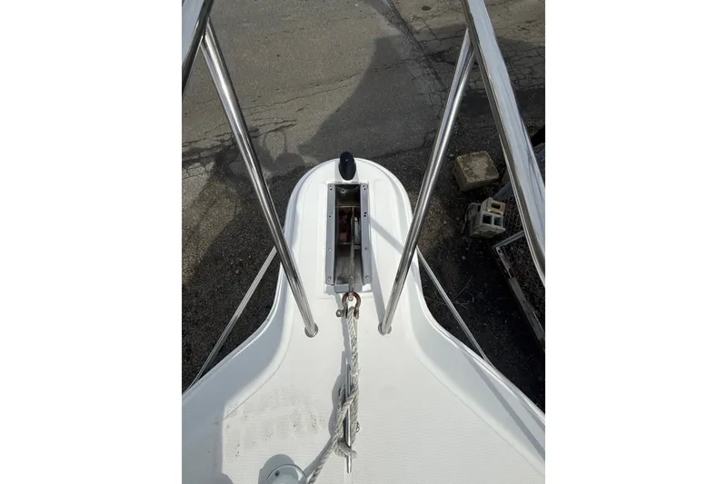 Slide: The Image of Bow view of 2002 Wellcraft 22 Coastal Walkaround O/B with anchor and railing. - 14