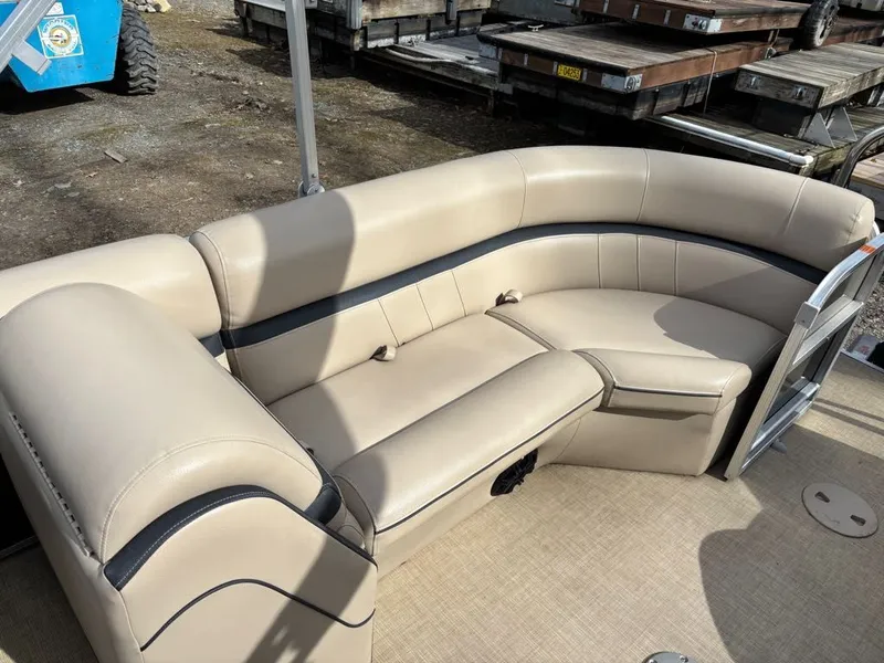 Slide: The Image of South Bay 200 Series 224RS 2.75 2017 - 10