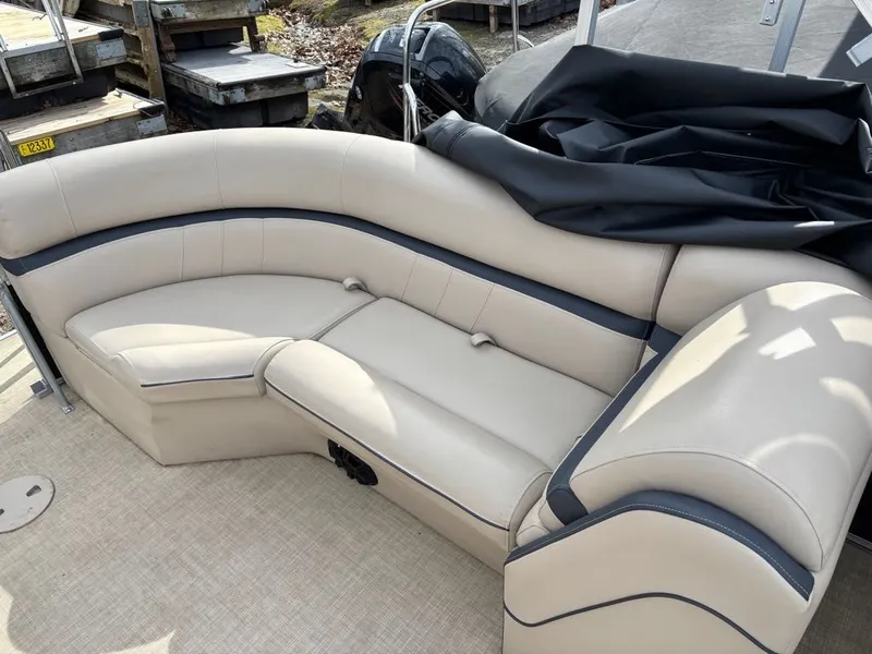 Slide: The Image of South Bay 200 Series 224RS 2.75 2017 - 18