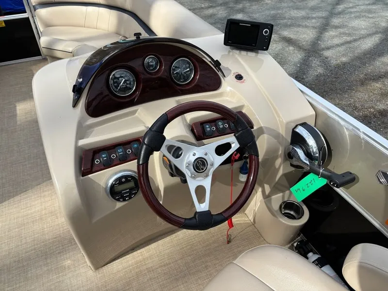 Slide: The Image of South Bay 200 Series 224RS 2.75 2017 - 7