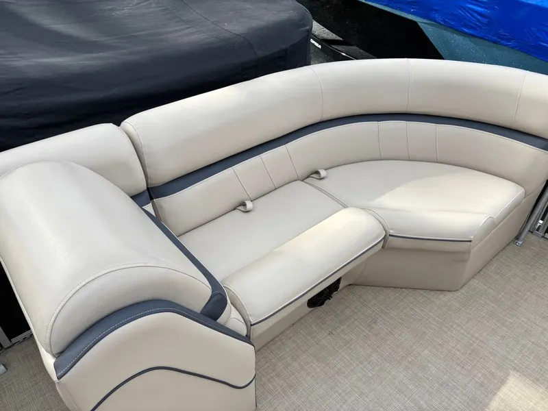 Slide: The Image of South Bay 200 Series 224RS 2.75 2017 - 9