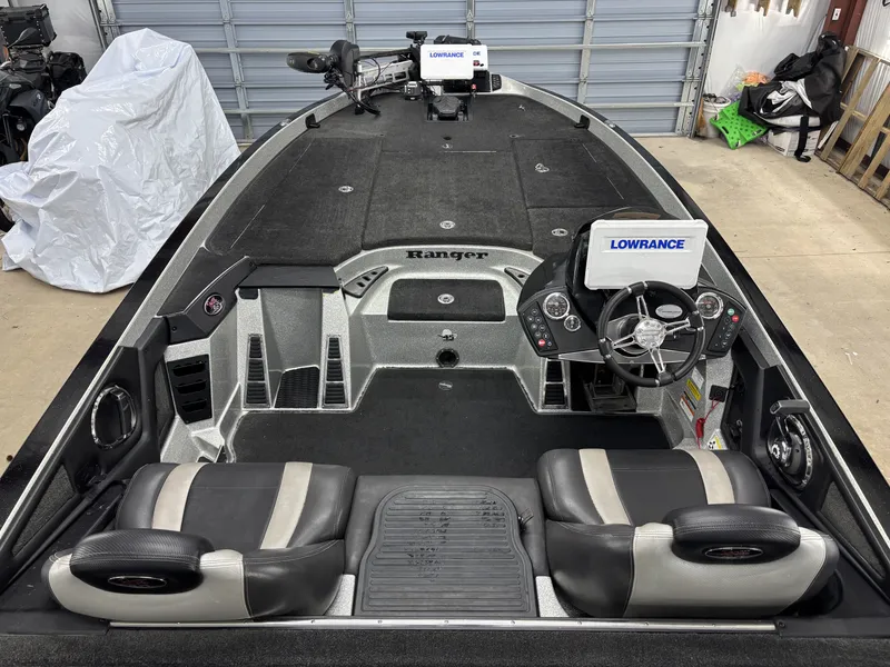 Slide: The Image of Interior of a 2013 Ranger 520C boat with Lowrance electronics. - 11