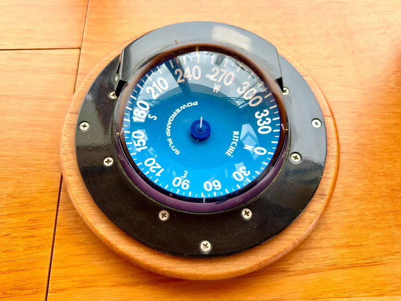 Slide: The Image of Compass on Grand Banks Classic 2003 boat. - 32