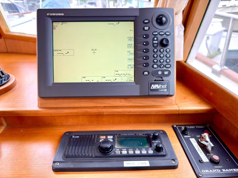 Slide: The Image of Navigation system on Grand Banks Classic 2003 yacht. - 34