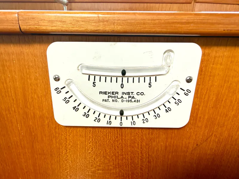 Slide: The Image of Rieker inclinometer on Grand Banks Classic 2003 boat. - 38