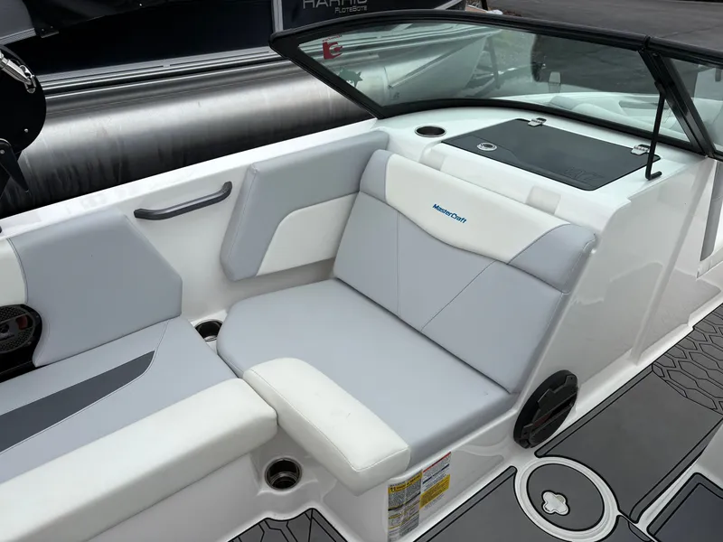 Slide: The Image of MasterCraft NXT20 2021 - 12