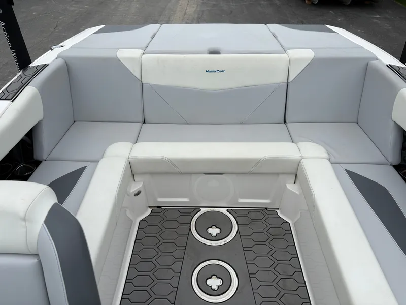 Slide: The Image of MasterCraft NXT20 2021 - 14