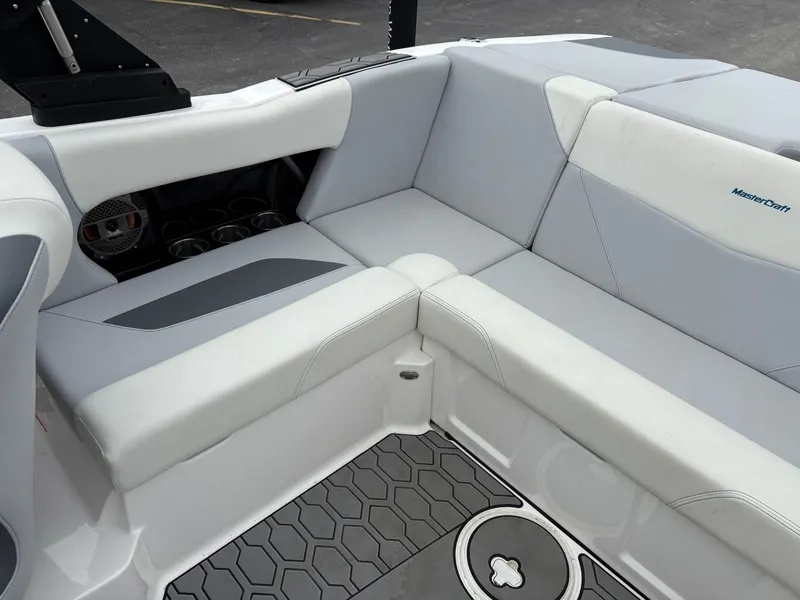 Slide: The Image of MasterCraft NXT20 2021 - 15