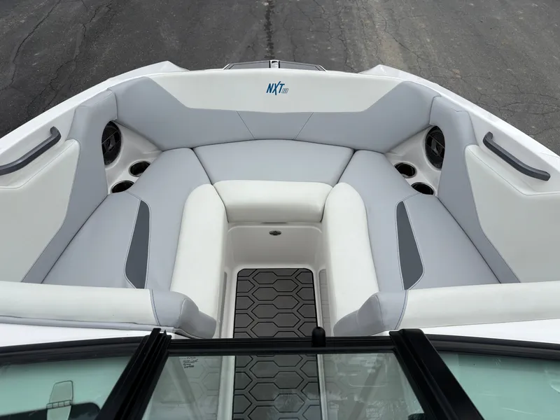 Slide: The Image of MasterCraft NXT20 2021 - 16